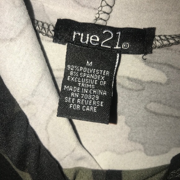 Medium Soldier Print Bodysuit with Hood - Picture 8 of 8